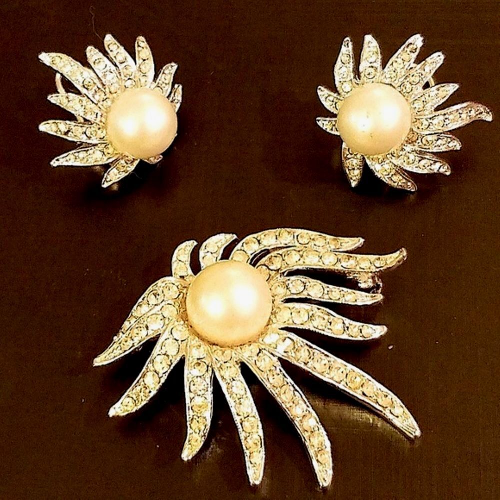 Vintage 50s Celebrity NY Signed Pearl Rhinestone Starburst Earrings & Brooch Set